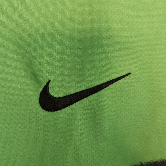 Nike FIT DRY White Green Navy Short Sleeve T-Shirt Men's XL Performance NWOT - Picture 2 of 13